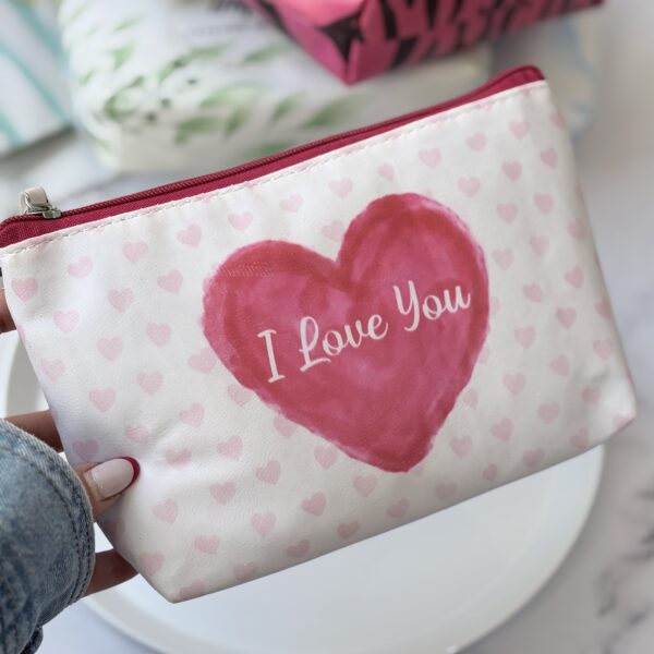 کیف آرایشی قایقی طرح قلب I LOVE YOU زیبت